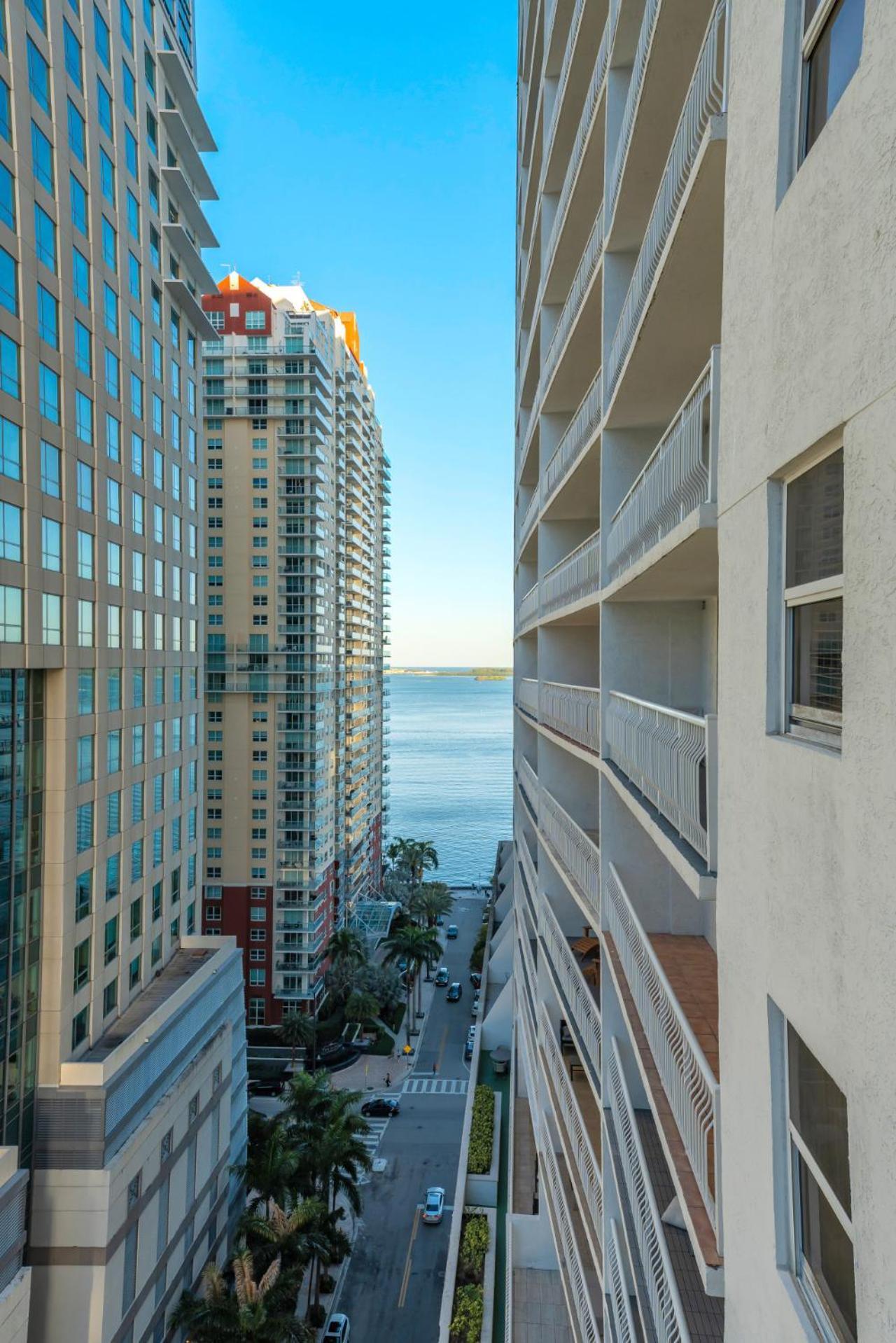 Perfectly Located 3br With Stunning Views *